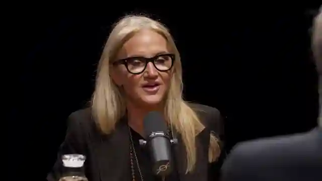 the-let-them-theory-mel-robbins-on-the-power-of-letting-go